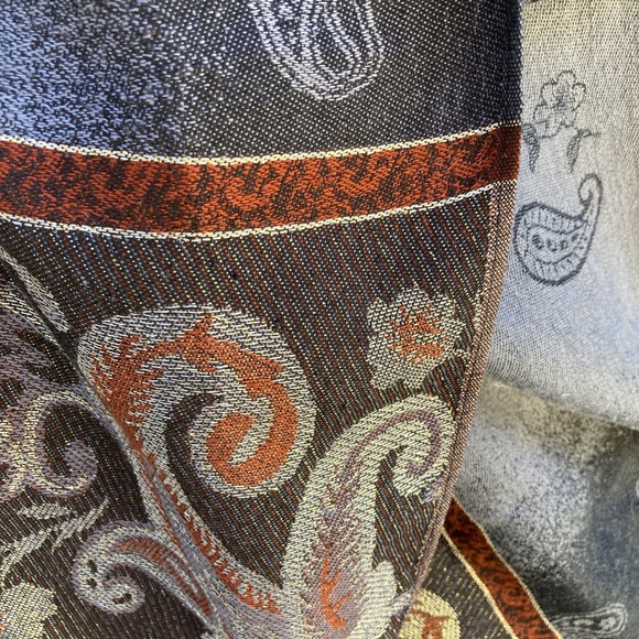 Gorgeous Large Black and Rust Scarf - Picture 6 of 7